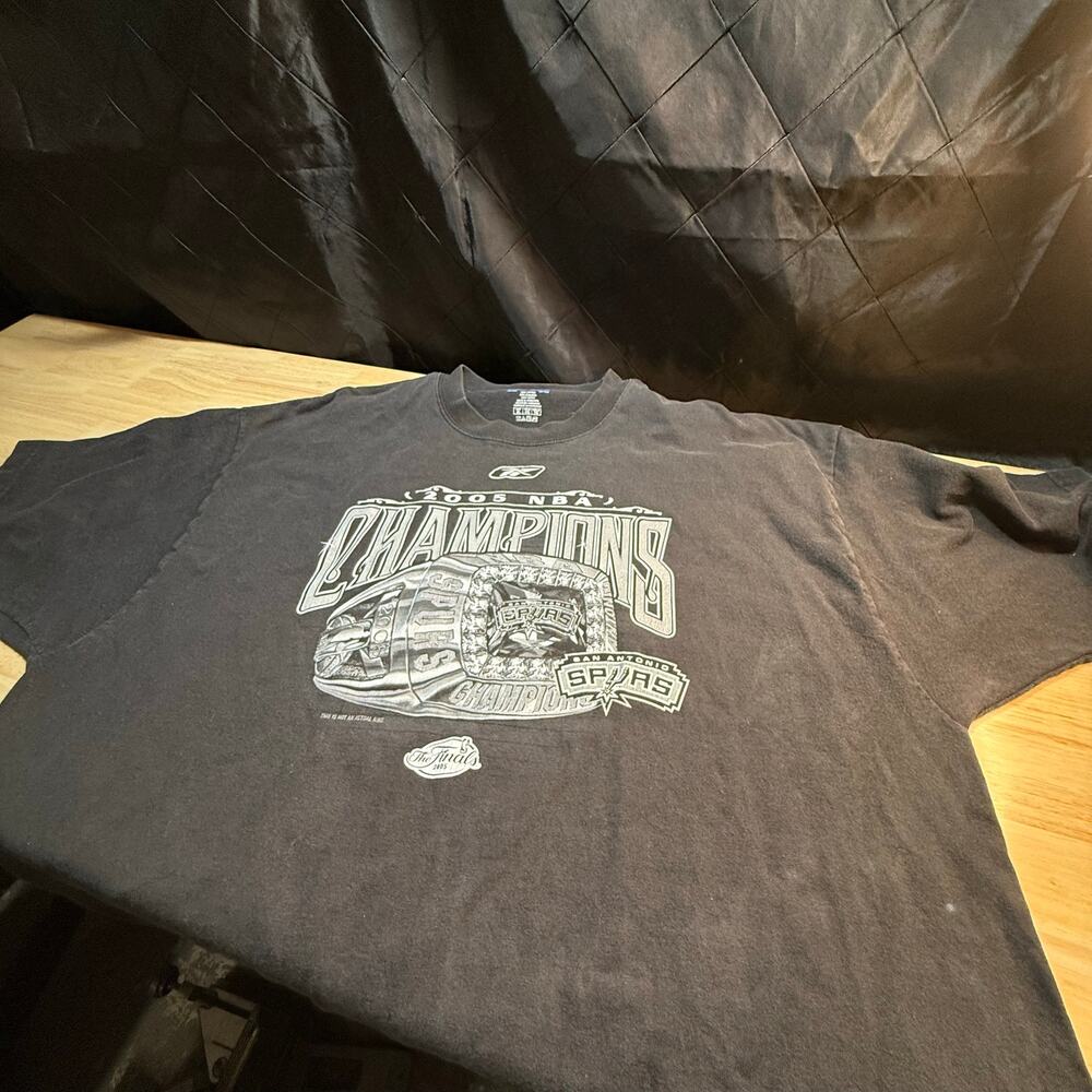 vintage Reebok T-shirt San Antonio Spurs as the 2005 NBA Champions XL